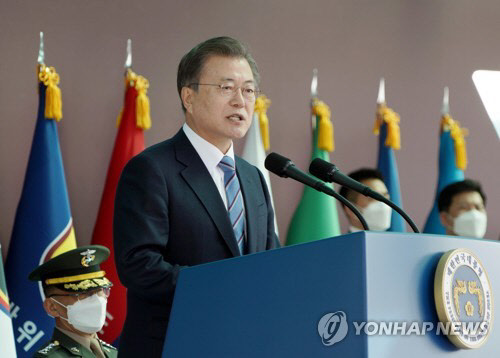 지난 5일 대전광역시 국군간호사관학교 제61기 졸업 및 임관식에서 축사하고 있는 문재인 대통령. 연합뉴스